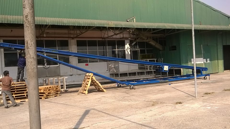 Băng tải nâng hạ 08