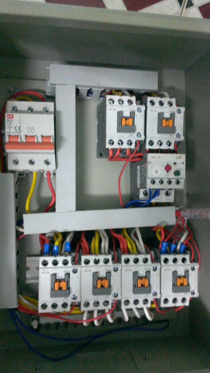 Tủ điều khiển 02