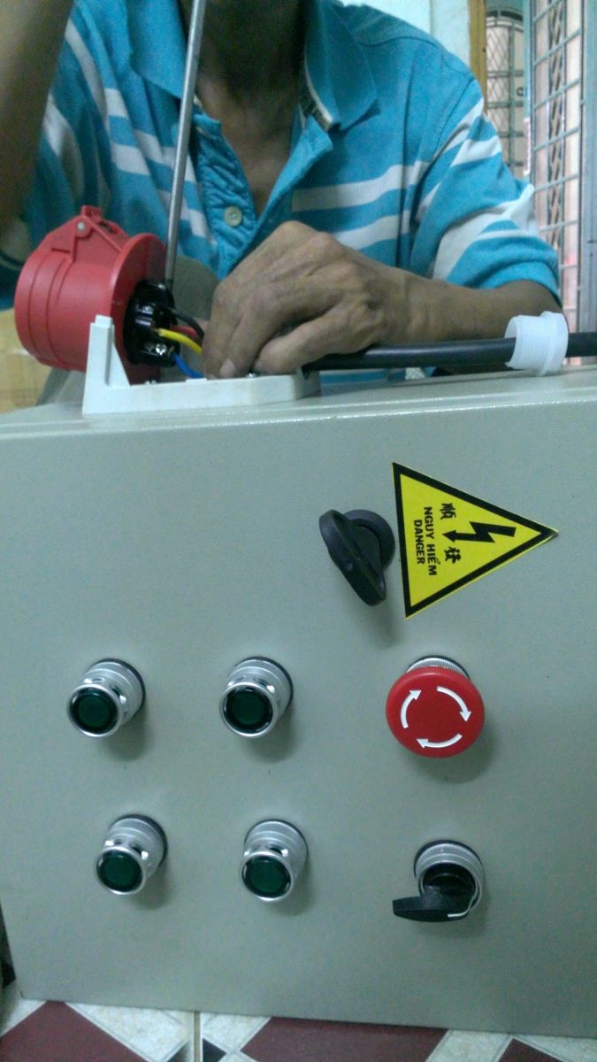 Tủ điều khiển 04